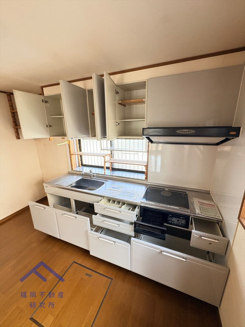 春日市惣利3丁目戸建てのキッチン