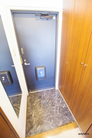 アスール江坂 仲介手数料無料の玄関