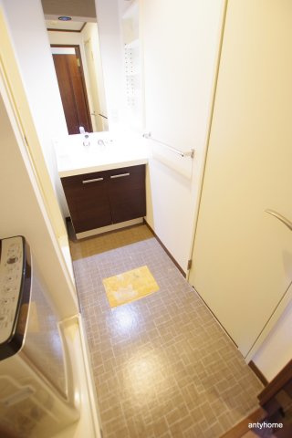 アスール江坂 仲介手数料無料の玄関