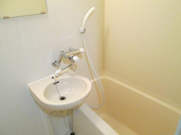 エスコート東大前の浴室|バス・トイレ別　浴室乾燥機