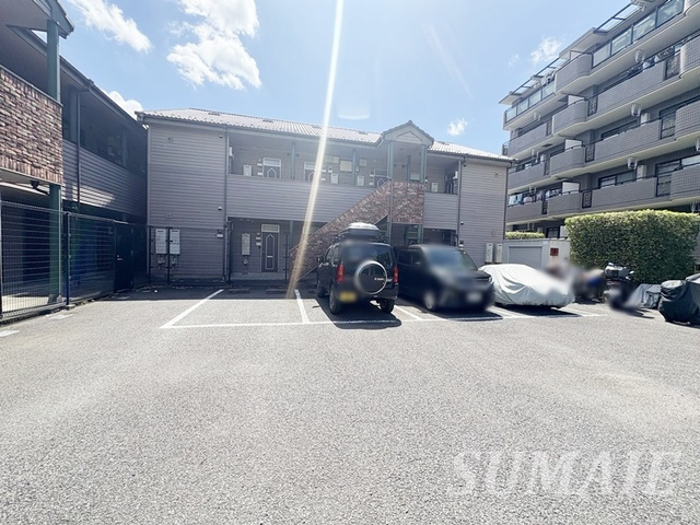 グリムコートの駐車場|駐車場の空きはご確認下さい☆