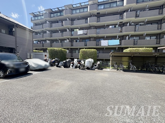 グリムコートのその他共用部分|バイク置き場の空きはご確認ください☆