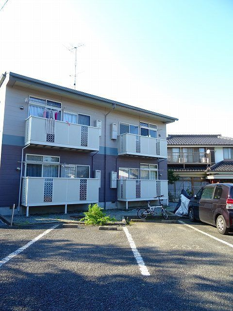 あきる野市平沢のアパートの駐車場