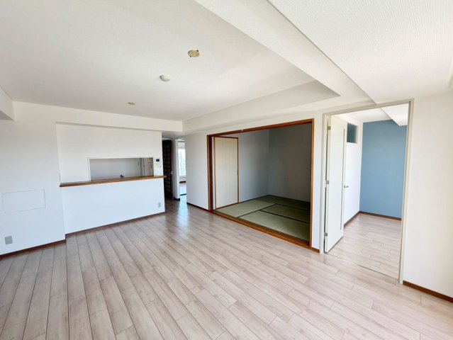 エステム堺萩原天神の居間・リビング|南海高野線「萩原天神」駅まで徒歩６分！毎日の通勤や通学に便利です♪