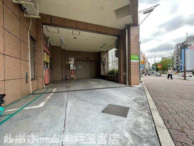 ロイヤルヒル神戸三ノ宮Ⅱの駐車場
