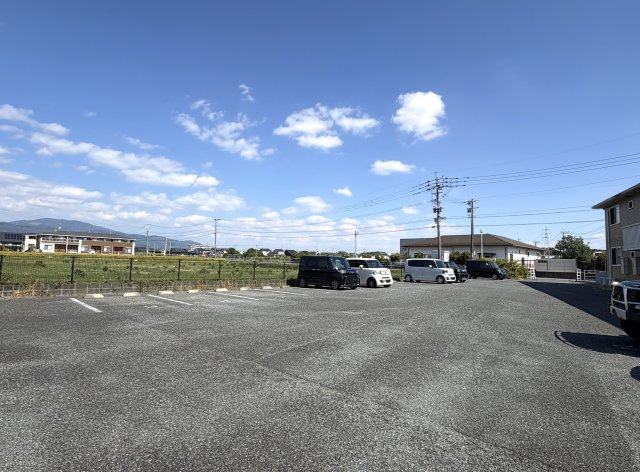 クレールシャンスの駐車場