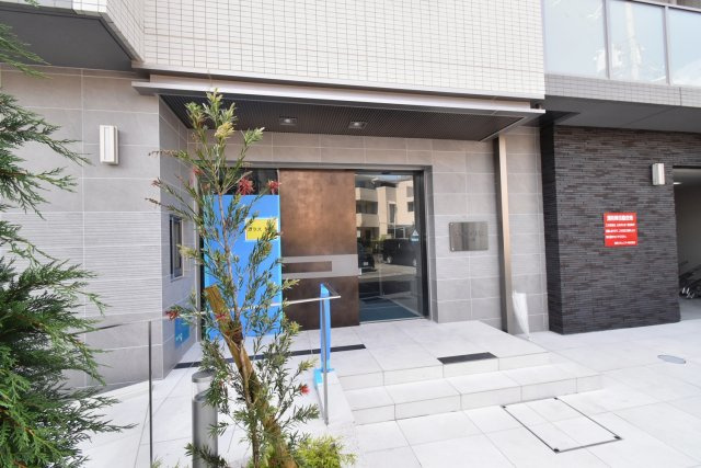 スプランディッド甲子園のエントランス