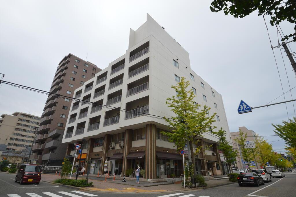 マンション北陸の外観