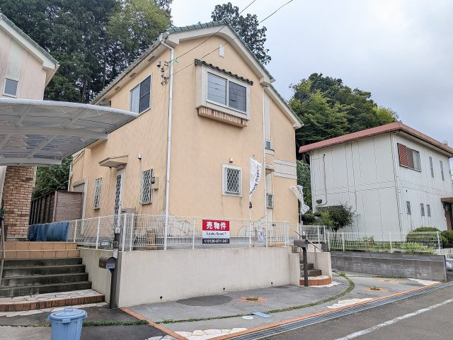 八王子市　南陽台　中古戸建ての外観|～閑静で落ち着きのある住宅地内　内外装リフォーム中の再生住宅　2台駐車可能～
