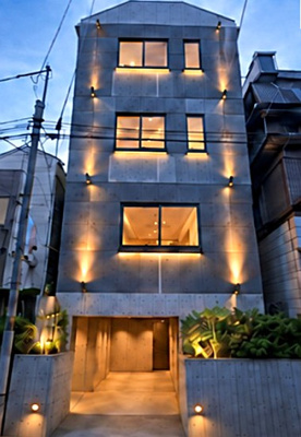 【外観】 | 中野区江古田4丁目　中古戸建　11800万円 | 重厚感のある外観デザイン。
高い耐震性と耐久性のRC構造、安心感のある住まいです。