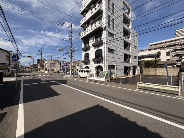八王子市南新町 建築条件なし売地の前面道路含む現地写真