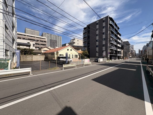 八王子市南新町 建築条件なし売地の前面道路含む現地写真