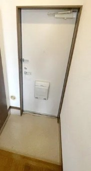 ドゥミル霞ヶ関の玄関