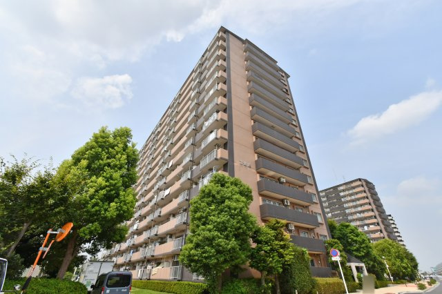 エクレール岩槻弐番館の外観|見学ご希望の方は【見学予約】をクリック！平日も見学可能です！◆東武野田線『岩槻』駅徒歩16分・自転車なら6分！◆12階南向き住戸で陽当たり、通風良好◆ペット飼育可（1住戸1匹迄※細則有）