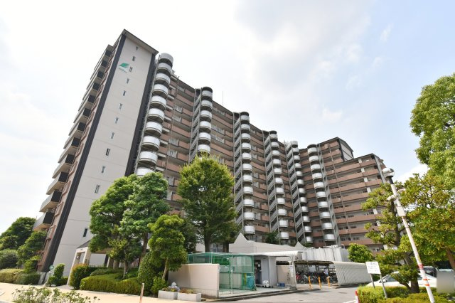 エクレール岩槻弐番館の外観|■お客様との会話を大切にし、一人ひとりにあった資金計画やプランをご提案致します。「家を買って終わり」ではなく、「買ってからがスタート」と考え、ご提案します。ローンのご相談は私たちにお任せ下さい。