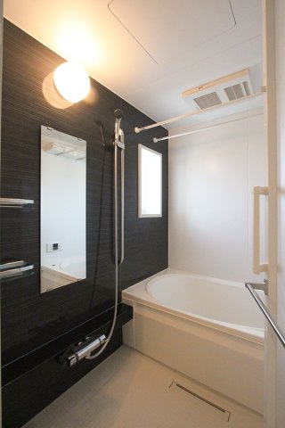 シャロムの浴室|追焚給湯＋浴室乾燥機＋換気窓付き