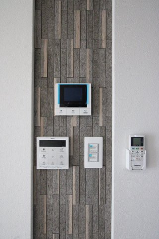 シャロムの設備|カラーモニター付きインターホンやその他リモコンやスイッチなど