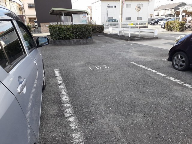 パルトネールF-Ⅲの駐車場