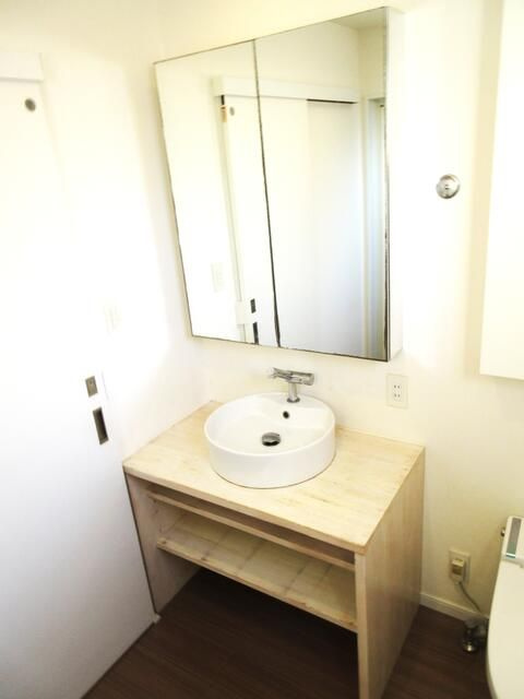 田園調布本町貸家の洗面所