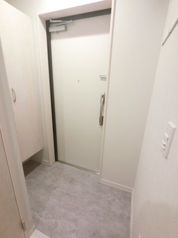 アーバングランデ市川の玄関