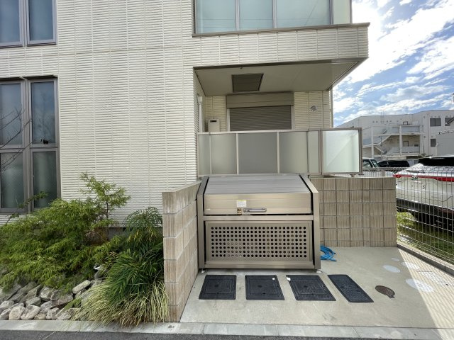 ヘーベルメゾン小松北町のエントランス