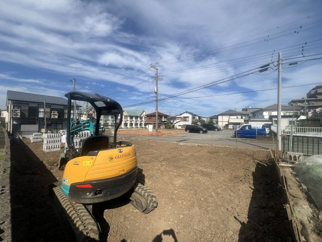 日野市南平３丁目の新築一戸建の前面道路含む現地写真