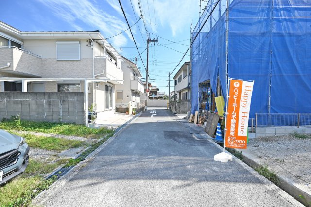 テラシエ鈴原町6丁目新築一戸建て│3LDK+駐車1台可の前面道路含む現地写真|前面道路は北側4.9ｍ公道です。