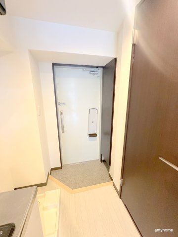 グランパシフィック桜川南　仲介手数料無料の玄関