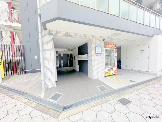 グランパシフィック桜川南　仲介手数料無料のエントランス