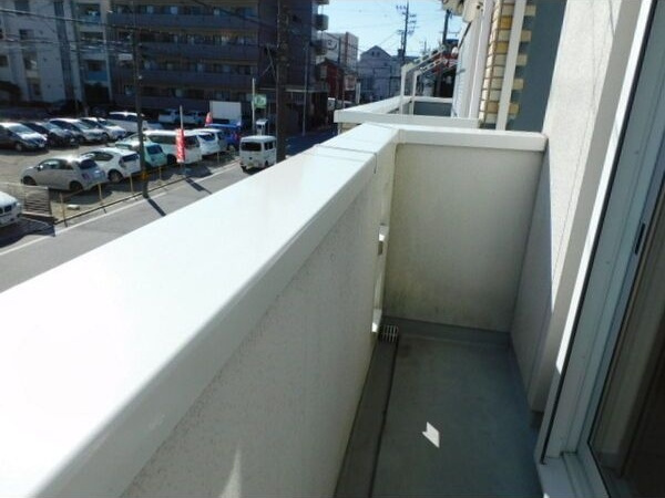 井深町貸家のバルコニー