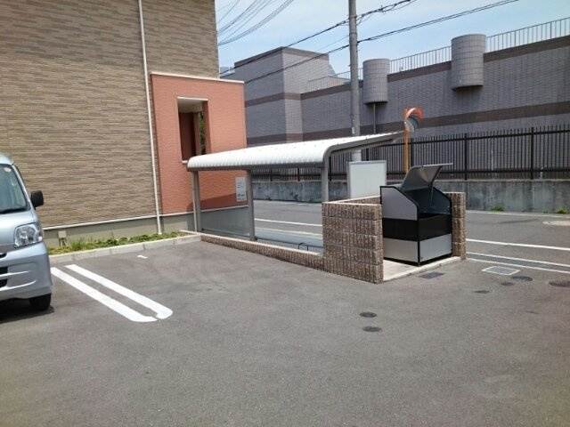 メゾンフランの駐車場