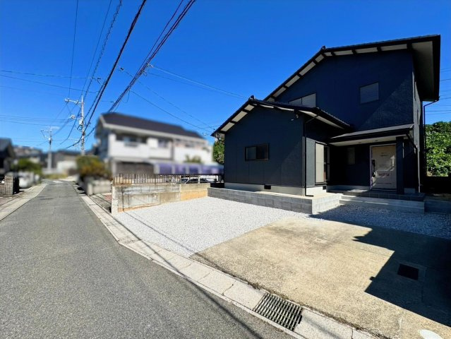 川中本町　一戸建ての前面道路含む現地写真