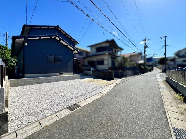 川中本町　一戸建ての前面道路含む現地写真