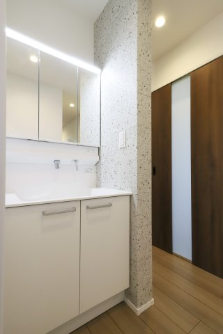 米子市新開6丁目　新築戸建（1.5階建）の独立洗面台