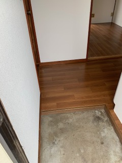 千葉市中央区祐光１丁目のアパートの玄関|収納もある玄関です