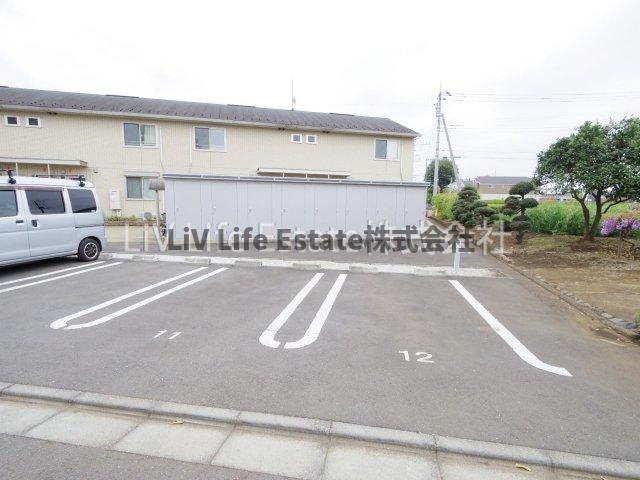 グリーンハイツ下里の駐車場