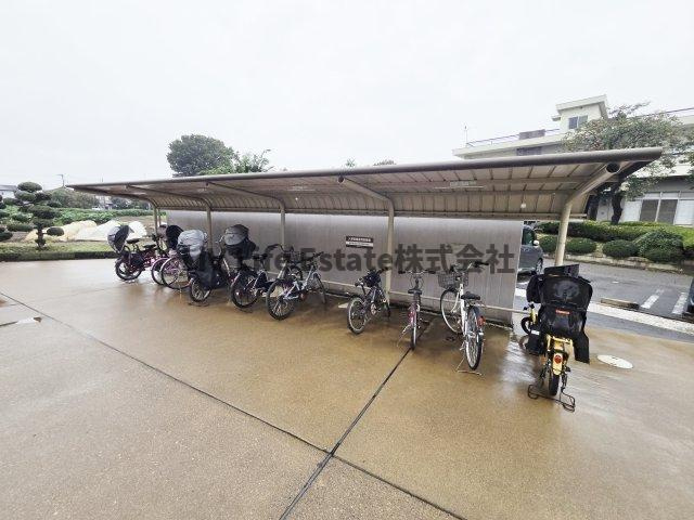 グリーンハイツ下里の駐車場