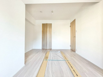 【寝室】 | コープ野村江坂台 | 現在ご返済中のカーローン・カードローン・教育ローンなどを住宅ローンに一本化したり、家具家電購入費用・引越し費用を住宅ローンと組み合わせるなど、お客さまにメリットの多い住宅ローンのご提案が可能です。