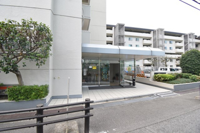 【エントランス】 | コープ野村江坂台 | サイトに掲載されていない箇所の写真、撮影してお届けさせて頂きます！気になる物件で、見たい部分の画像が無い場合は、弊社スタッフまでご連絡下さいませ。お客様の気になる箇所を、カメラにて撮影して参ります！