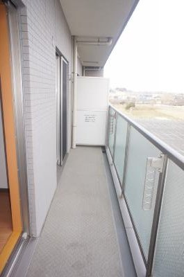 【バルコニー】 | セラピアザ船橋 | 暖かな日差しのふりそそぐバルコニー