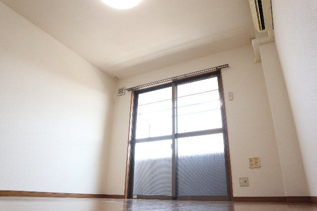 【洋室】 | 竹之内ビル | 明るい洋室です