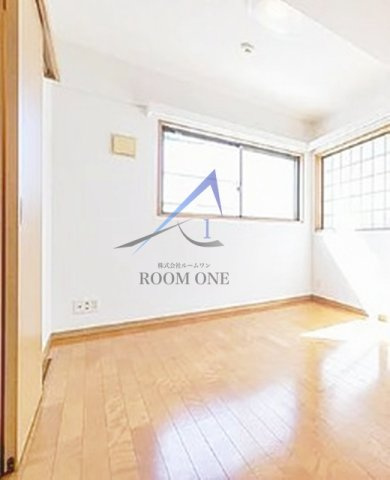 アムス東池袋の居間・リビング|洋室のお部屋です。