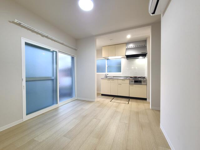 東京都葛飾区奥戸1ー22ー11戸建の居間・リビング
