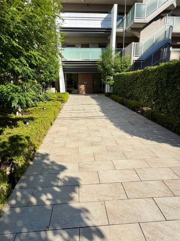 エスリード鶴見緑地公園のエントランス