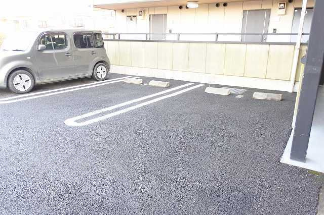 【駐車場】