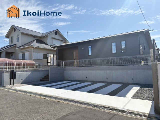 神戸市西区桜が丘中町４丁目　新築戸建の駐車場|【ホームページに現地動画掲載中】●年中無休：当日予約可●駐車場はゆとりの並列3台可！お庭もあり！