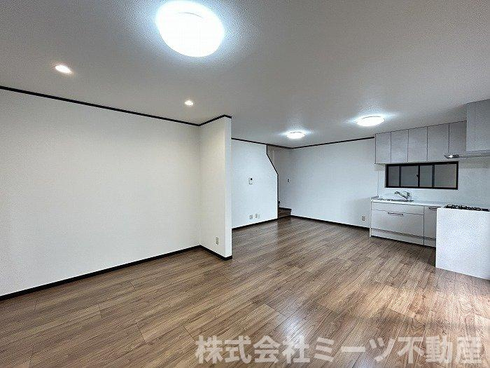 菱屋東1丁目　中古戸建の居間・リビング