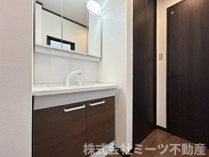 菱屋東1丁目　中古戸建の独立洗面台