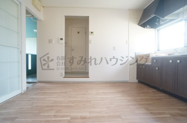 モーツァルト南笹原の居間・リビング|参考、同建物・反転間取りの号室