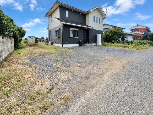 【中古戸建】邑楽郡大泉町大字古海の外観|■外観｜住宅街の中でも圧迫感が少なく、のびのびとした暮らしが叶う立地となっています♪